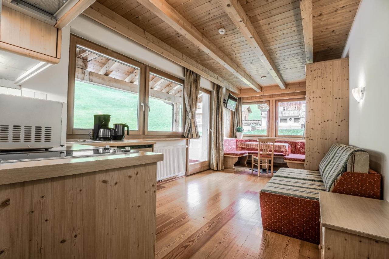 B&B - Hotel Ciasa Rue Blanch San Cassiano  Exteriör bild