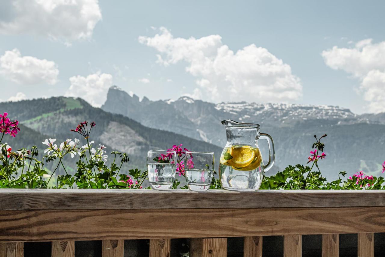 B&B - Hotel Ciasa Rue Blanch San Cassiano  Exteriör bild