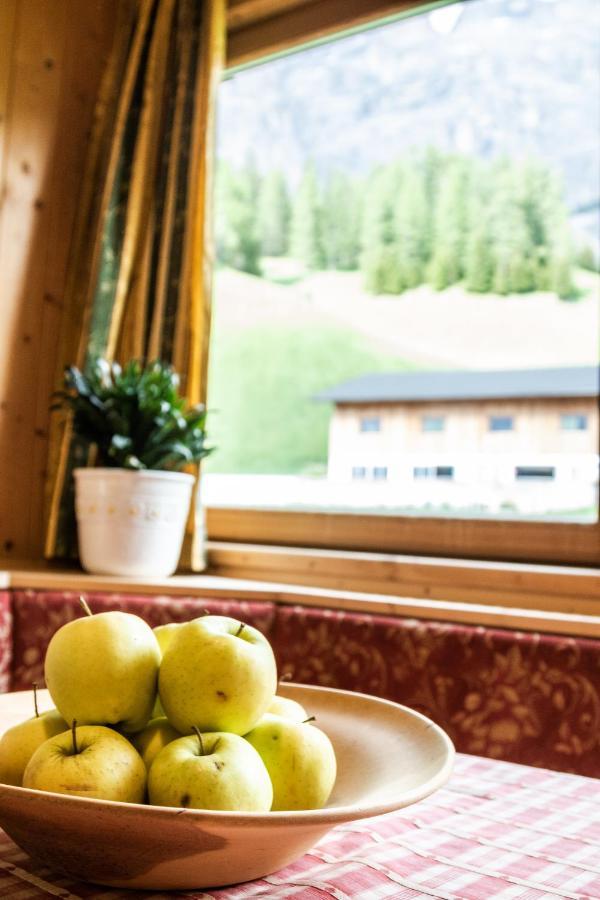 B&B - Hotel Ciasa Rue Blanch San Cassiano  Exteriör bild