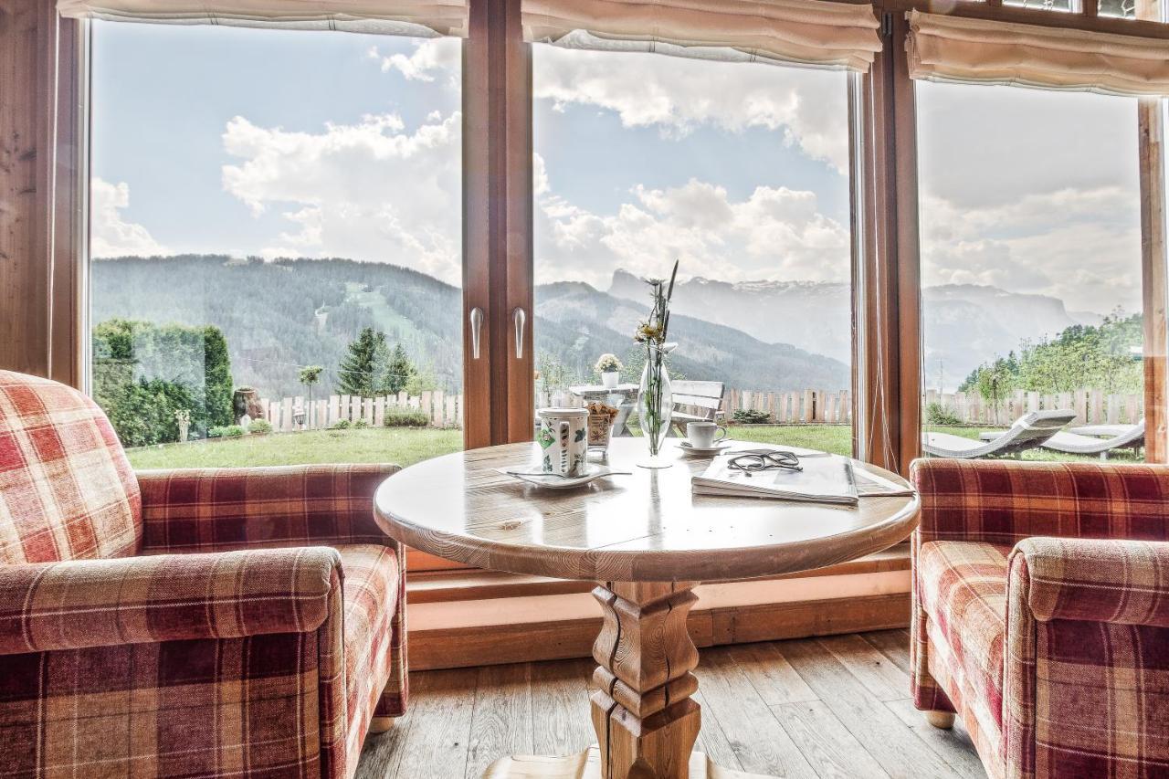 B&B - Hotel Ciasa Rue Blanch San Cassiano  Exteriör bild