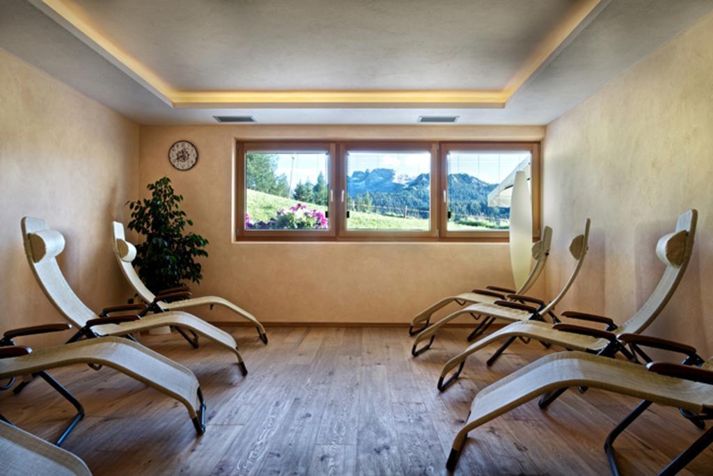 B&B - Hotel Ciasa Rue Blanch San Cassiano  Exteriör bild
