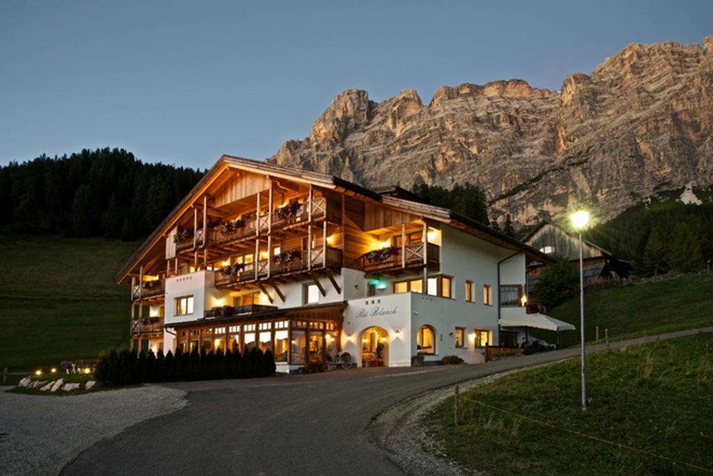 B&B - Hotel Ciasa Rue Blanch San Cassiano  Exteriör bild