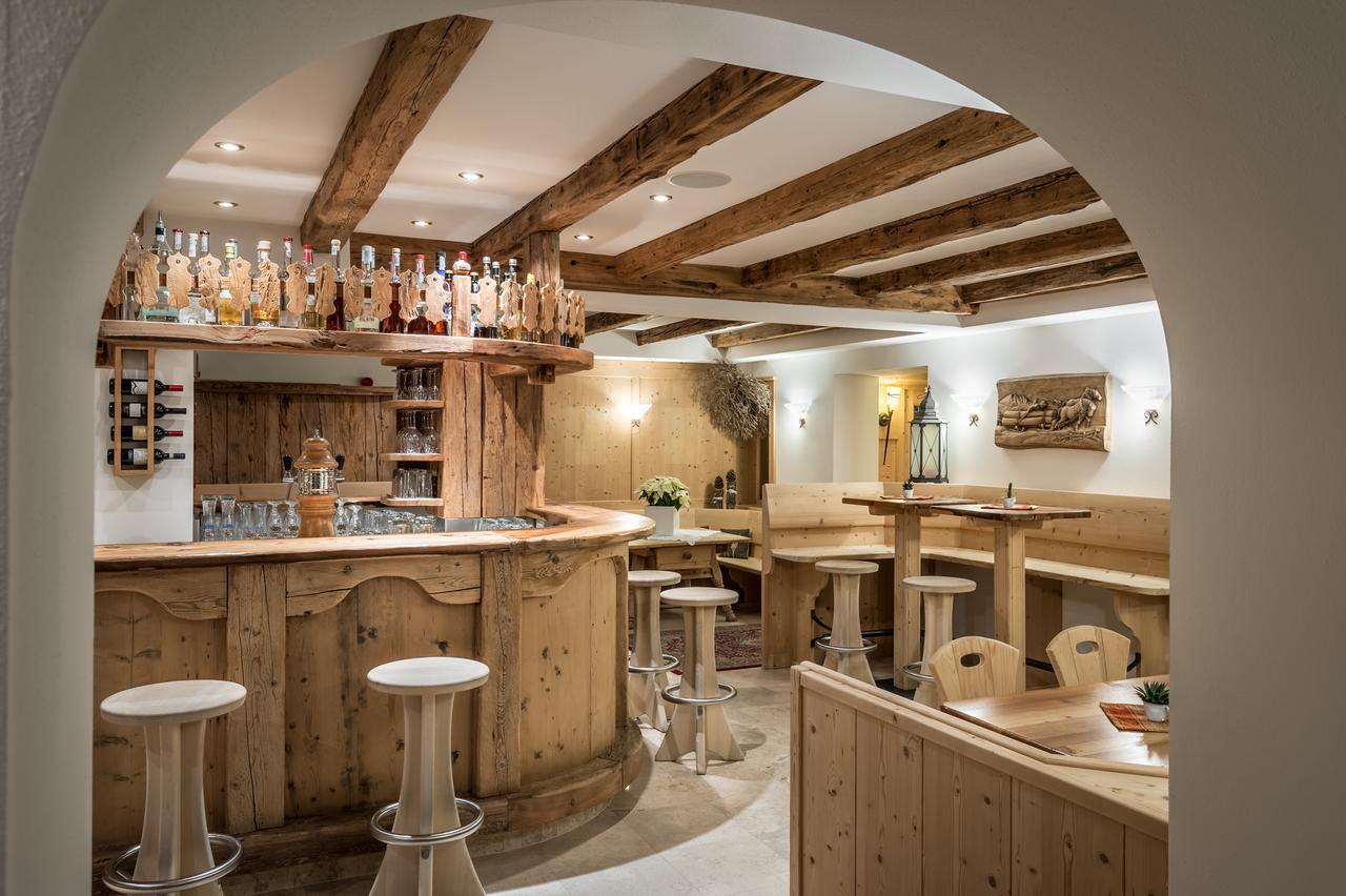 B&B - Hotel Ciasa Rue Blanch San Cassiano  Exteriör bild