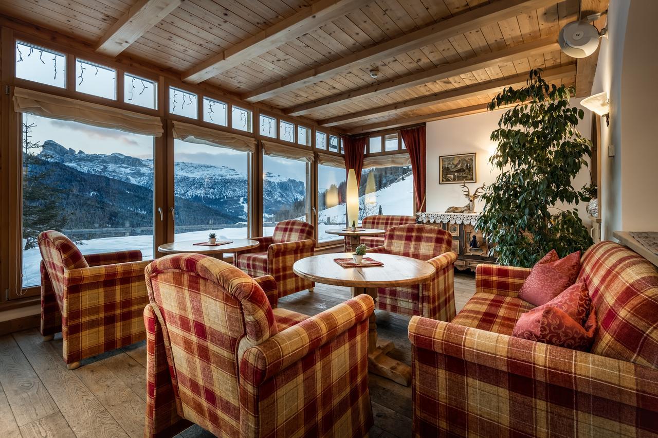 B&B - Hotel Ciasa Rue Blanch San Cassiano  Exteriör bild