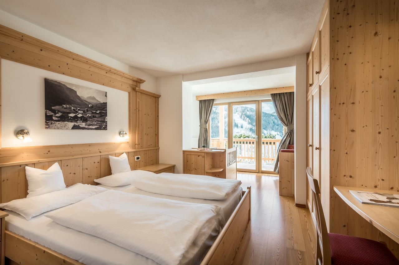 B&B - Hotel Ciasa Rue Blanch San Cassiano  Exteriör bild
