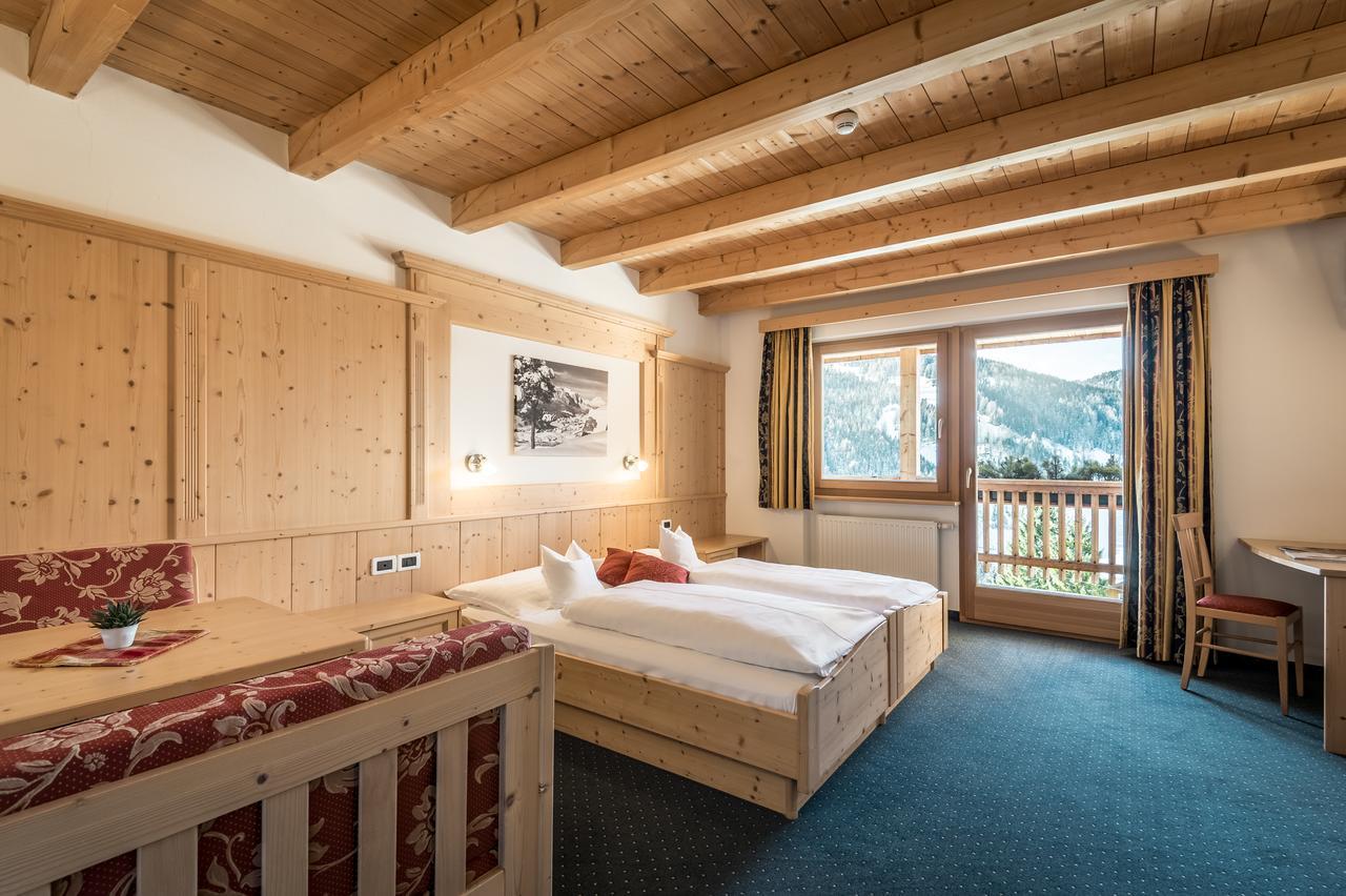 B&B - Hotel Ciasa Rue Blanch San Cassiano  Exteriör bild