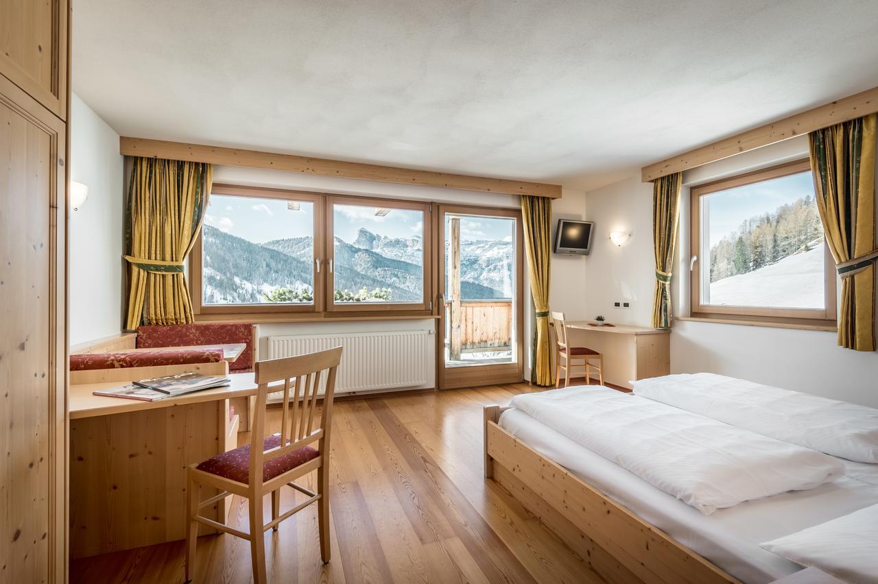 B&B - Hotel Ciasa Rue Blanch San Cassiano  Exteriör bild