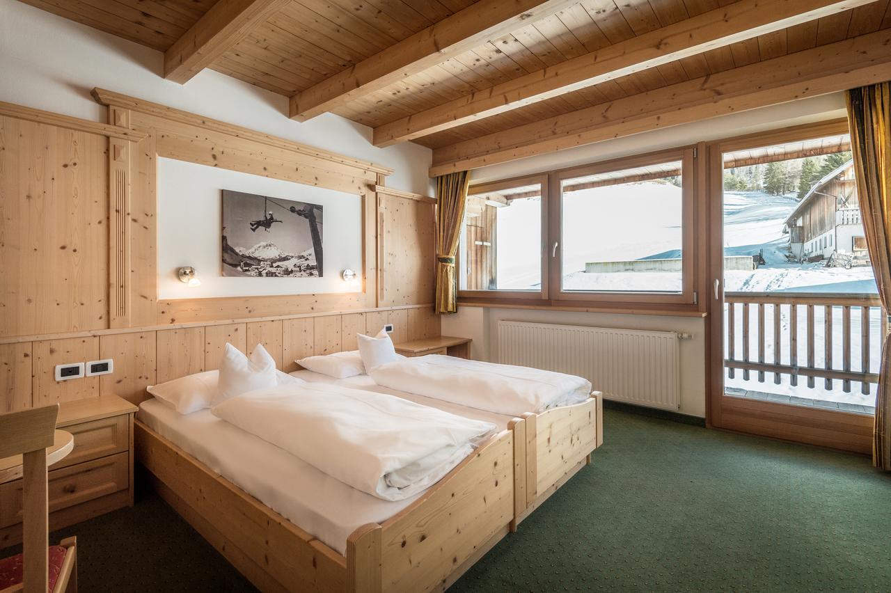 B&B - Hotel Ciasa Rue Blanch San Cassiano  Exteriör bild
