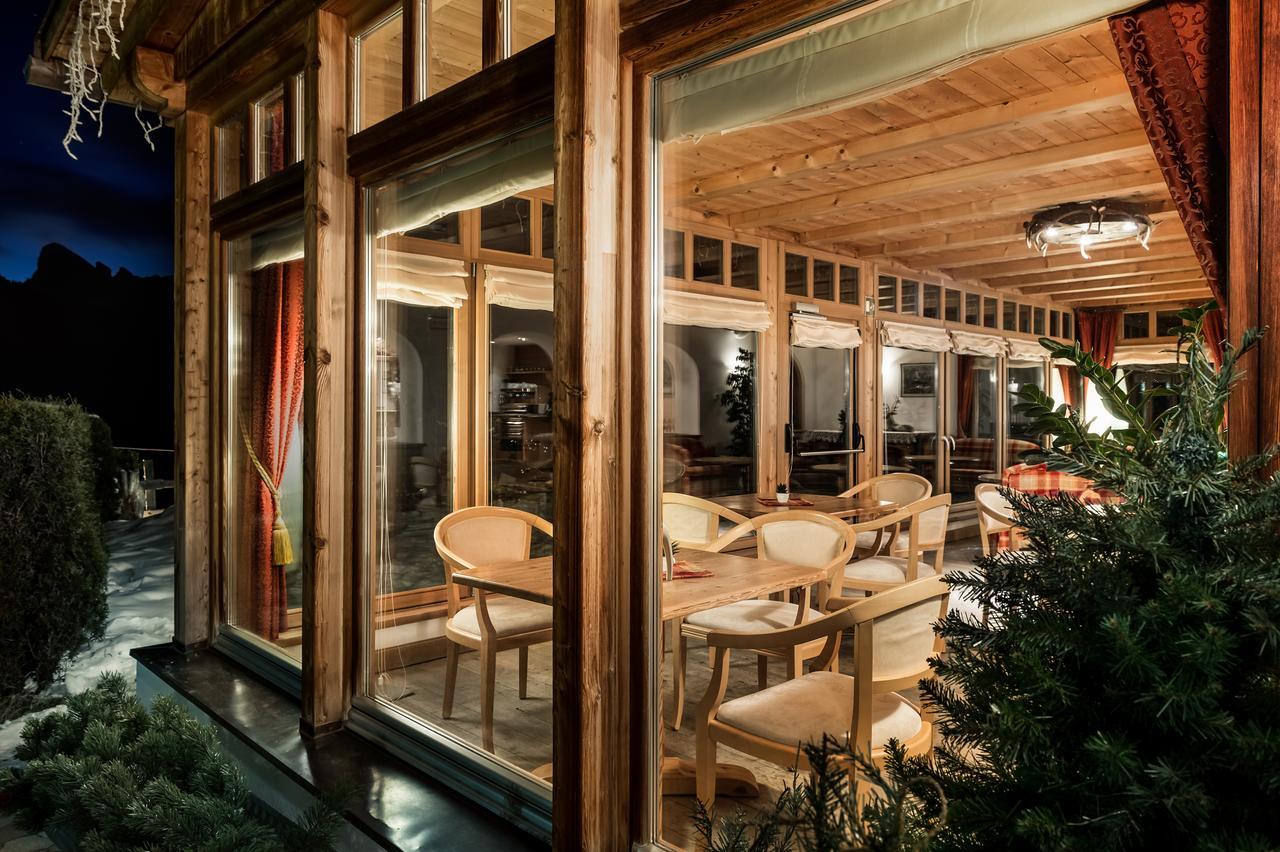 B&B - Hotel Ciasa Rue Blanch San Cassiano  Exteriör bild