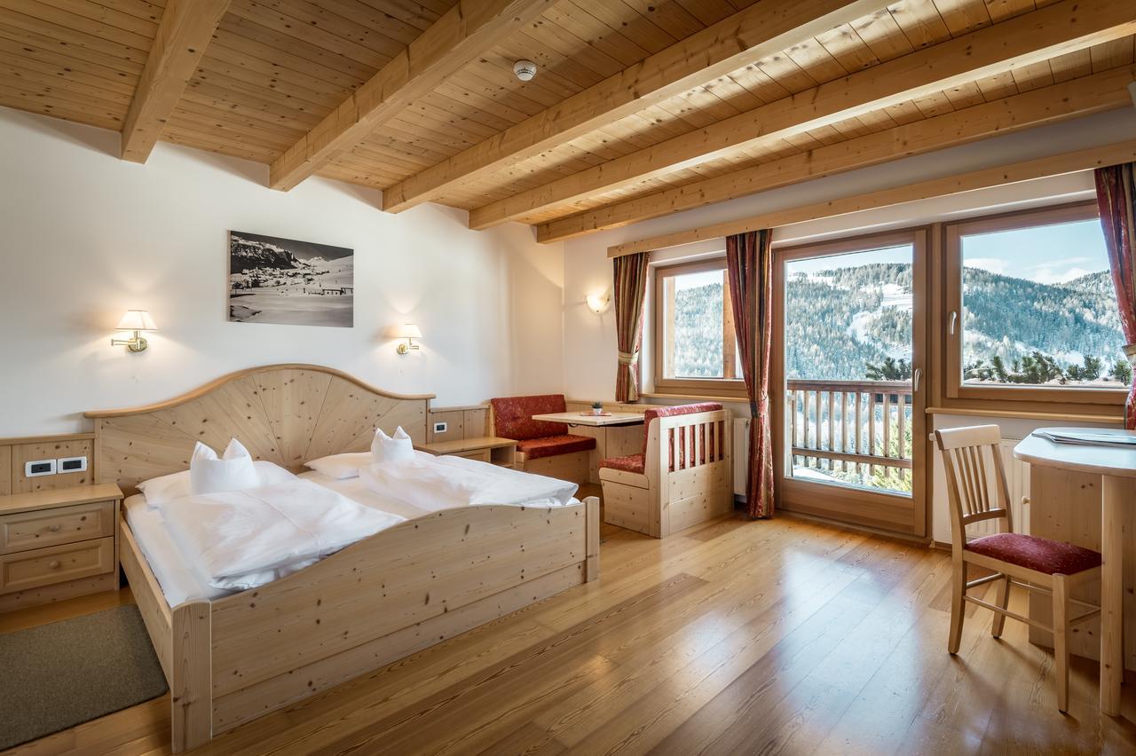B&B - Hotel Ciasa Rue Blanch San Cassiano  Exteriör bild