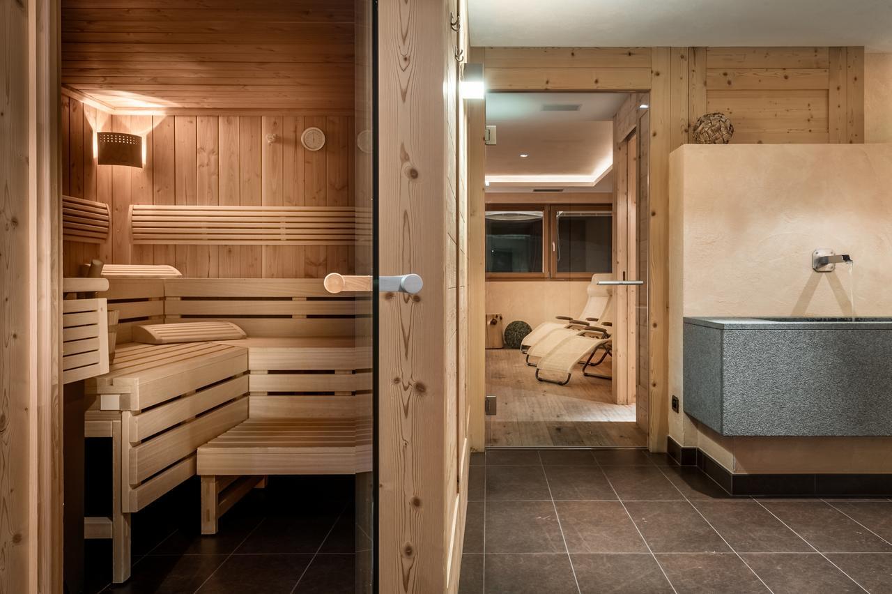 B&B - Hotel Ciasa Rue Blanch San Cassiano  Exteriör bild