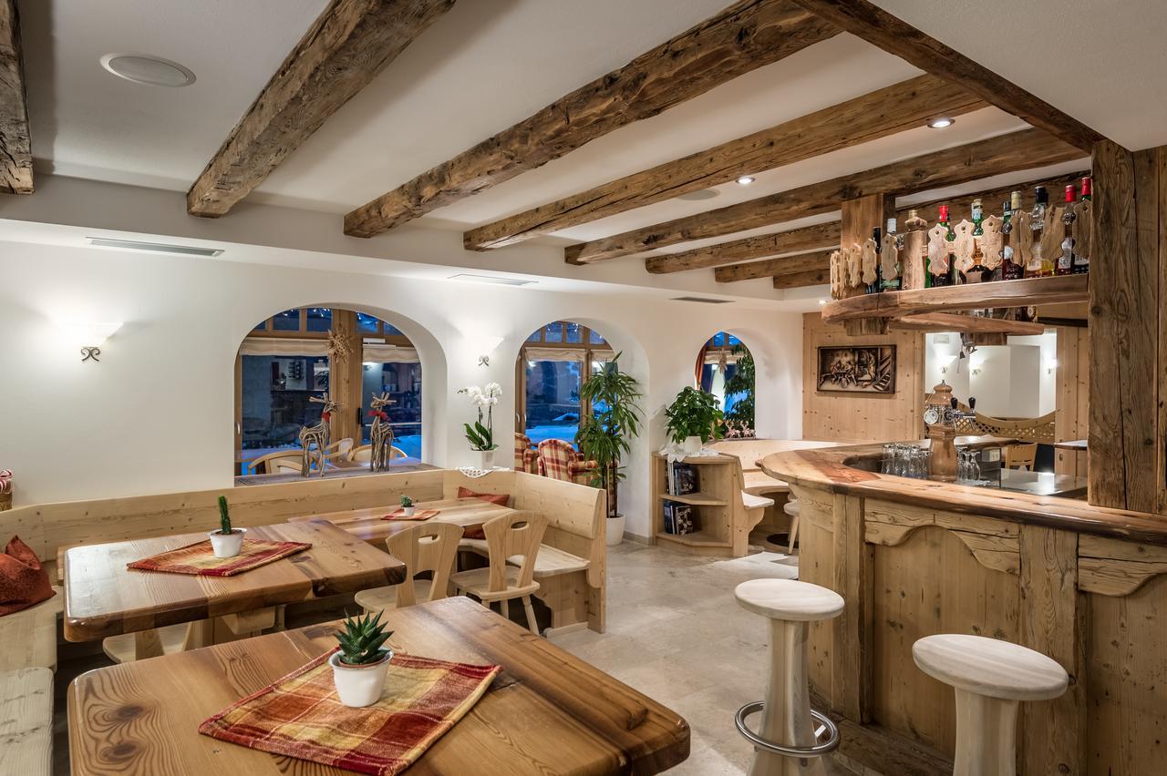 B&B - Hotel Ciasa Rue Blanch San Cassiano  Exteriör bild