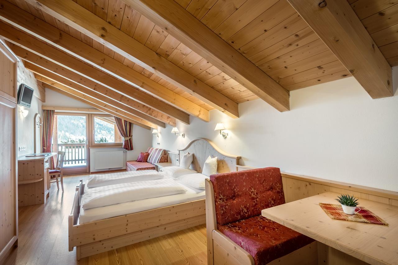 B&B - Hotel Ciasa Rue Blanch San Cassiano  Exteriör bild