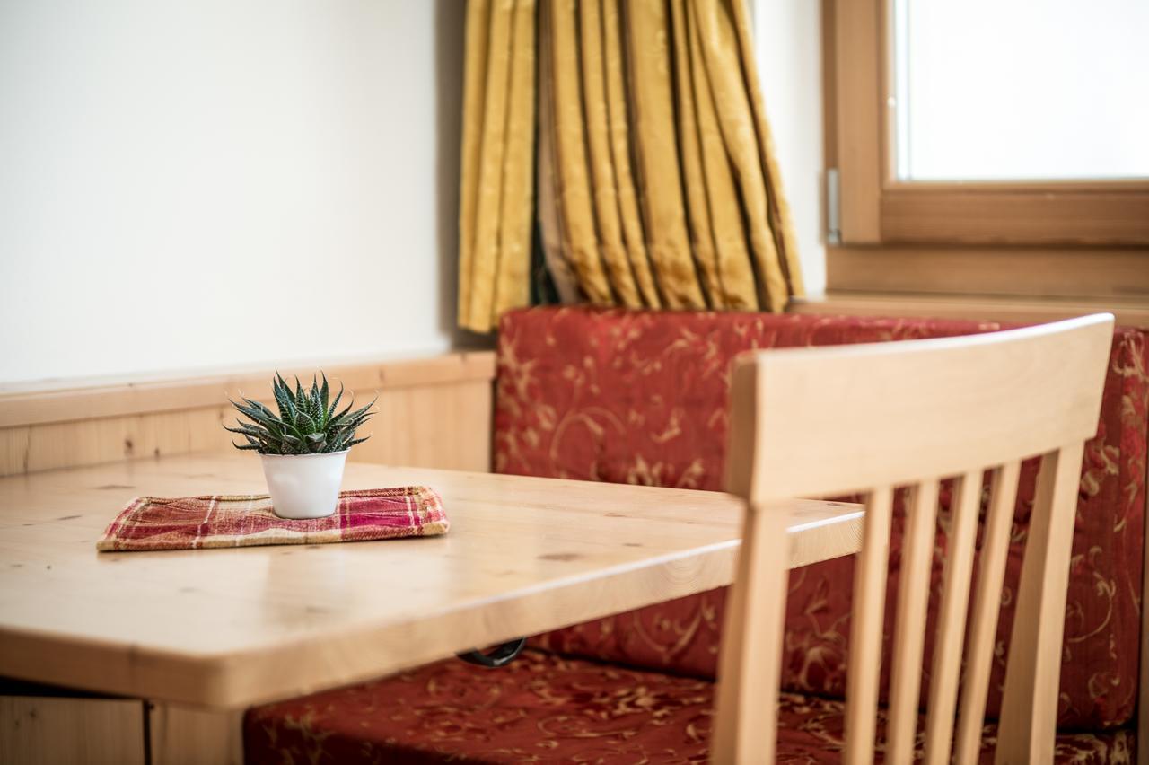 B&B - Hotel Ciasa Rue Blanch San Cassiano  Exteriör bild