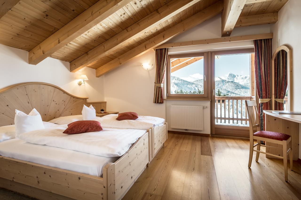 B&B - Hotel Ciasa Rue Blanch San Cassiano  Exteriör bild